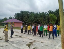 Dalam Rangka HUT RI ke 77, Polsek Kerumutan Latih Paskibraka Kecamatan