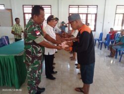 Babinsa Dampingi Penyaluran BLT-DDS di Desa Binaan