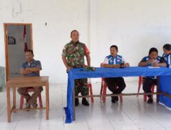 Babinsa Koramil 1312-01/Kabaruan Dampingi Penyaluran Bantuan Racun Kelapa Spontan Kepada Petani