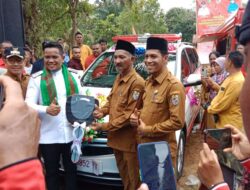 Bupati Pelalawan H. ZUKRI Menyerahkan Ambulans dan Pelayanan Kesehatan Di Desa Gondai Dusun Mamahan Jaya
