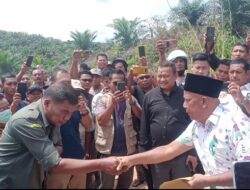 Video : PTUN Pekanbaru Serahkan Surat Eksekusi Lahan 2090 Ha ke Ketua Batin Sengeri H. Samsari AS