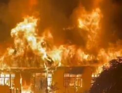 Sijago Merah Melalap Habis Kantor Desa Tolam dan Bumdes Hangus Terbakar