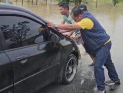 Ketua DPRD kabupaten Pelalawan Baharuddin S.H Meninjau Langsung Titik Lokasi Banjir.
