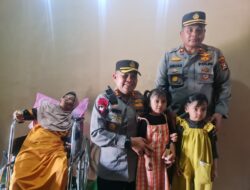 Kapolres AKBP.Suwinto.SH. SI.K Berikan Bantuan Kursi Roda ke Salah Satu Istri Wartawan Di Pelalawan