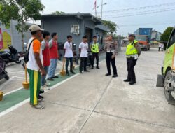 Komitmen Tekan Angka Kecelakaan Lalu Lintas Sat Lantas Polres Pelalawan Lakukan Pembinaan Terhadap Sopir Angkutan.