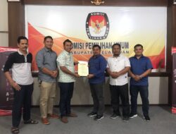 Ketua DPC Partai Gerindra Abdul Nasib S.E Serahkan SK Pengurus ke KPU Pelalawan