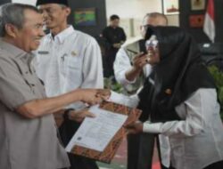 Kunjungan Kerja ke Kuansing Gubernur Riau Syamsuar,Serah kan 410 SK PPPK Guru.