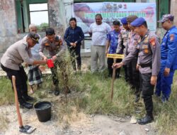 Memperingati Hari Ulang Tahun Humas Polri Ke- 72 Polres Pelalawan bersama masyarakat gelar Penanaman Pohon di Dermaga Pol airud Polres Pelalawan