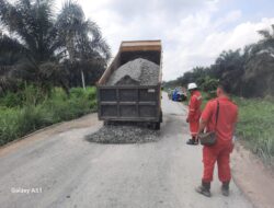 EMP Bentu Ltd Perbaiki Jalan Poros Langgam – Lubuk Ogong