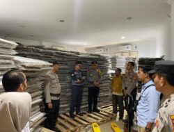 Pastikan Kondisi Logistik Pemilu Aman dan Baik Kapolres Pelalawan Cek Gudang KPU Kabupaten Pelalawan