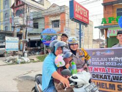 Tertib Berlalulintas Kasat Lantas Pelalawan Beri Reward Pengendara Motor