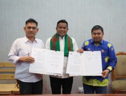 Bupati H. Zukri SE, KPU, dan Bawaslu Pelalawan Tandatangani Dana Hibah Pilkada