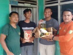Kades Tebing Tinggi Salurkan Bantuan Sembako Kepada Warganya Yang Menjadi Korban Banjir