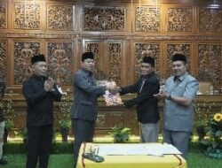 Bupati Kuansing Apresiasi DPRD Kuansing Akhirnya Sahkan Ranperda Restribusi Pajak Daerah Menjadi Perda