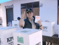 Bupati Mencoblos Di TPS 01 Desa Pulau Panjang, Ajak Masyarakat Sukseskan Pemilu