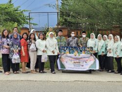 IKAHI dan Dharmayukti Karini Pelalawan Berbagi Takjil Untuk Berbuka