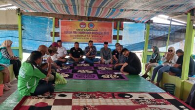 Kadis Kominfo-Sandi Pinrang dan Kaban Kesbangpol Hadiri Peyerahan SK Kepengurusan FPII Korwil Pinrang di Wisata Pantai Ammani