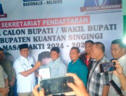 Bupati Kuansing Kembalikan Berkas Pendaftaran ke Partai Demokrat