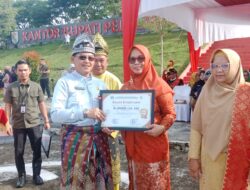 Dinas Pendidikan Pelalawan Laksanakan Upacara Hardiknas 2024 Semarak Dengan Berpakaian Adat Nusantara