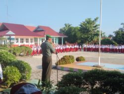 Tanamkan Cinta Tanah Air, Babinsa Kampung Pancasila jadi Pembina Upacara di SDN 005 makmur