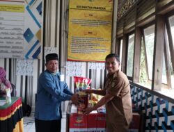 Kementerian Sosial Melalui Dinas Sosial Kuansing, Camat Pangean Serahkan Bantuan Sosial Kepada Orang Lanjut Usia (Lansia)