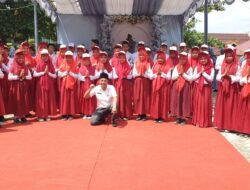 Kepala Desa Palas H. Samsari AS : “Selalu Komitmen Membangun Pendidikan” Saat Hadiri Pelepasan Siswa Kelas VI SDN 005 Palas