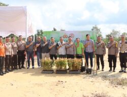 Kapolres Kuansing Pimpin Penanaman Pohon Dalam Rangka Peringatan Hari Bhayangkara ke-78 Tahun 2024