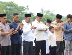 Polsek Kuantan Tengah Gelar Pengamanan Pelaksanaan Sholat Hari Raya Idul Adha 1445 H di Lapangan Limuno Taluk Kuantan