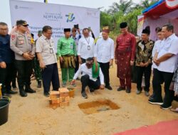 Menteri Koperasi dan UKM RI Bersama Bupati Pelalawan Lakukan Peletakan Batu Pertama Pembangunan Pabrik CPO Mini di Desa Bukit Gajah
