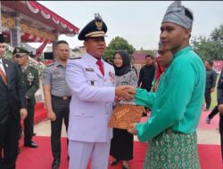 Bupati Kuansing Dr. Suhardiman Amby Serahkan Simbolis Remisi Umum Untuk Narapidana dan Penghuni Rutan Kelas IIB Taluk Kuantan