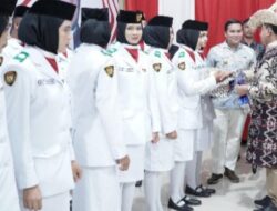 Penurunan Bendera Merah Putih, Bupati Kuansing Berikan Bonus Bagi Para Paskibraka