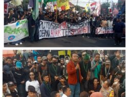 Mahasiswa Jember Adakan Aksi di Perempatan Bundaran Kantor DPRD Kabupaten Jember
