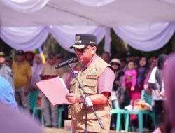 Masyarakat Desa jake menyambut hangat kedatangan, Bupati Suhardiman Amby