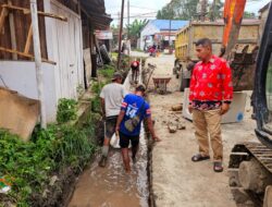 Tinjau Pembangunan Drainase, Camat Pangkalan Kerinci Harapkan Pekerjaan Selesai Tepat Waktu