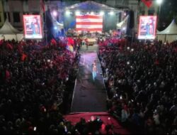 Puluhan Ribu Masyarakat Berdesakan Hadiri Pentas Seni Zukri-Tamrin