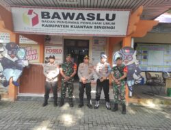 Polres Kuansing Sinergitas TNI Polri Dengan Pengecekan Personil Pam Kantor KPU Dalam Rangka OMP Lancang Kuning 2024