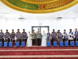 Kapolda Riau dan Kapolres Kuansing Lepas Keberangkatan Personel Polres Kuansing Penerima Reward Umrah