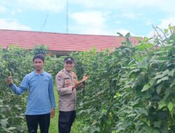 Polsek Singingi Hilir Dukung Program ASTA CITA Presiden Melalui Pengecekan Pekarangan Bergizi di SMKN 1 Singingi Hilir