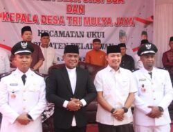 Lantik Kades PAW Desa Ukui II dan Trimulya Jaya, Bupati H Zukri SM Ingatkan Gunakan Jabatan Untuk Menolong