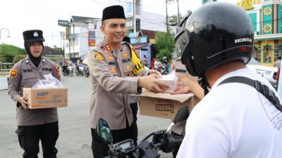 Polres Kuansing Bagikan Takjil Ramadhan 1446 H Dalam Rangka Ops Tertib Ramadhan LK 2025