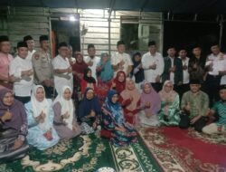 Wabup Pelalawan H Husni Tamrin Buka Puasa Bersama Warga Miskin di Desa Palas