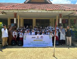 Kolaborasi Bersama BAZNAS, Komnas PA Pelalawan Bagikan Perlengkapan Sekolah ke 53 Siswa