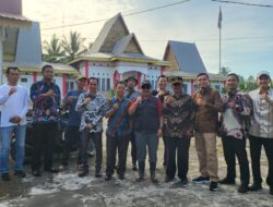 Dukung Ketahanan Pangan, Perumda Tuah Sekata Ambil Beras Petani Kuala Kampar