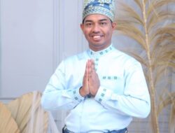 Anggota DPRD Pelalawan Yusri SH Berikan Ucapan Selamat Atas Pemberian Gelar Adat Kepada Wabup Pelalawan