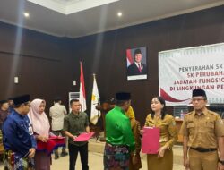 Bupati Pelalawan H Zukri Serahkan 23 SK CPNS dan 84 SK PPPK Fungsional Guru