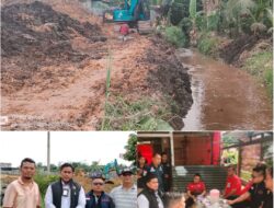 Pengelola Langsung Bersihkan Parit, Mediasi Dilakukan Satpol PP Pelalawan Dengan Warga RT 006 PGRI Berjalan Lancar