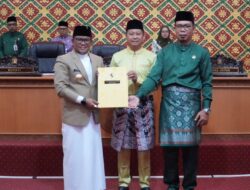 Bupati Pelalawan Hadiri Rapat Paripurna Pembahasan Ranperda Perubahan APBD Tahun 2025