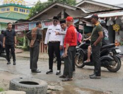 Tinjau Drainase, Bupati H Zukri Ajak Warga Jaga Kebersihan Drainase di Pangkalan Kerinci