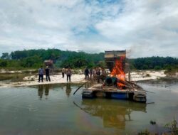 Polsek Kuantan Tengah Bersama Polres Kuansing Lakukan Penindakan PETI di Desa Titian Modang