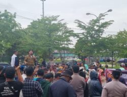 Tolak Relokasi TNTN, Aliansi Mahasiswa dan Masyarakat Pelalawan Gelar Aksi di DPRD